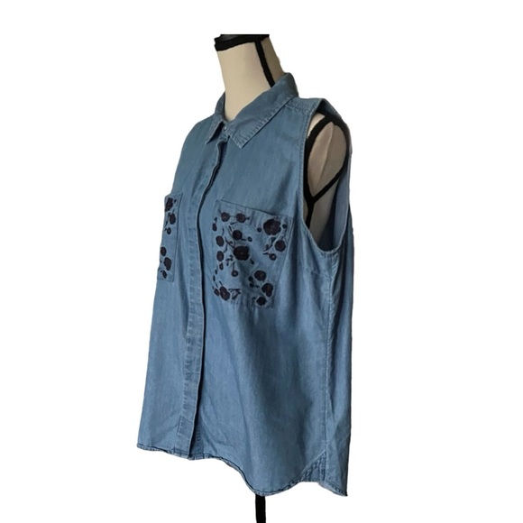 Michael Michael Kors chambray embroidered sleeveless blouse. Size XL - Picture 2 of 6